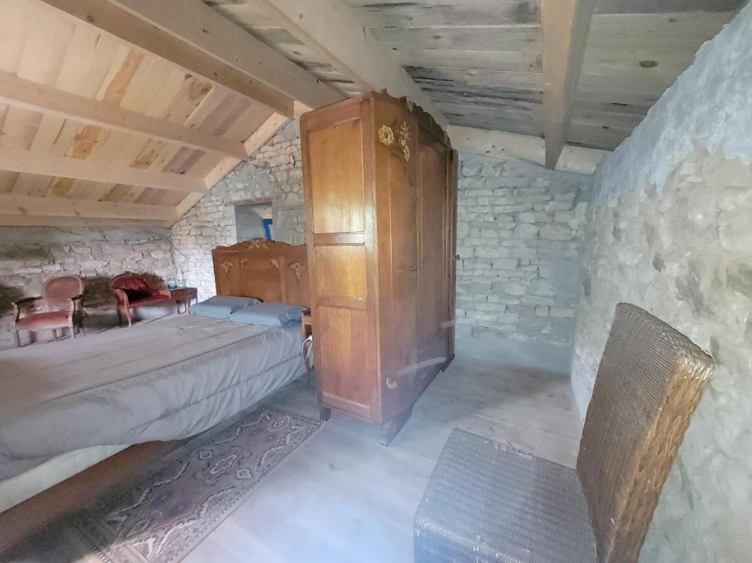 Nuit Insolite, Chambre Au Dessus D'Une Etable La Chapelle-Themer Екстериор снимка
