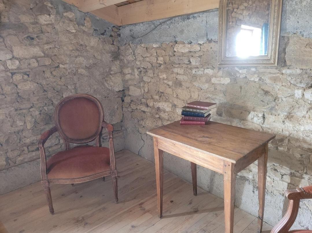 Nuit Insolite, Chambre Au Dessus D'Une Etable La Chapelle-Themer Екстериор снимка