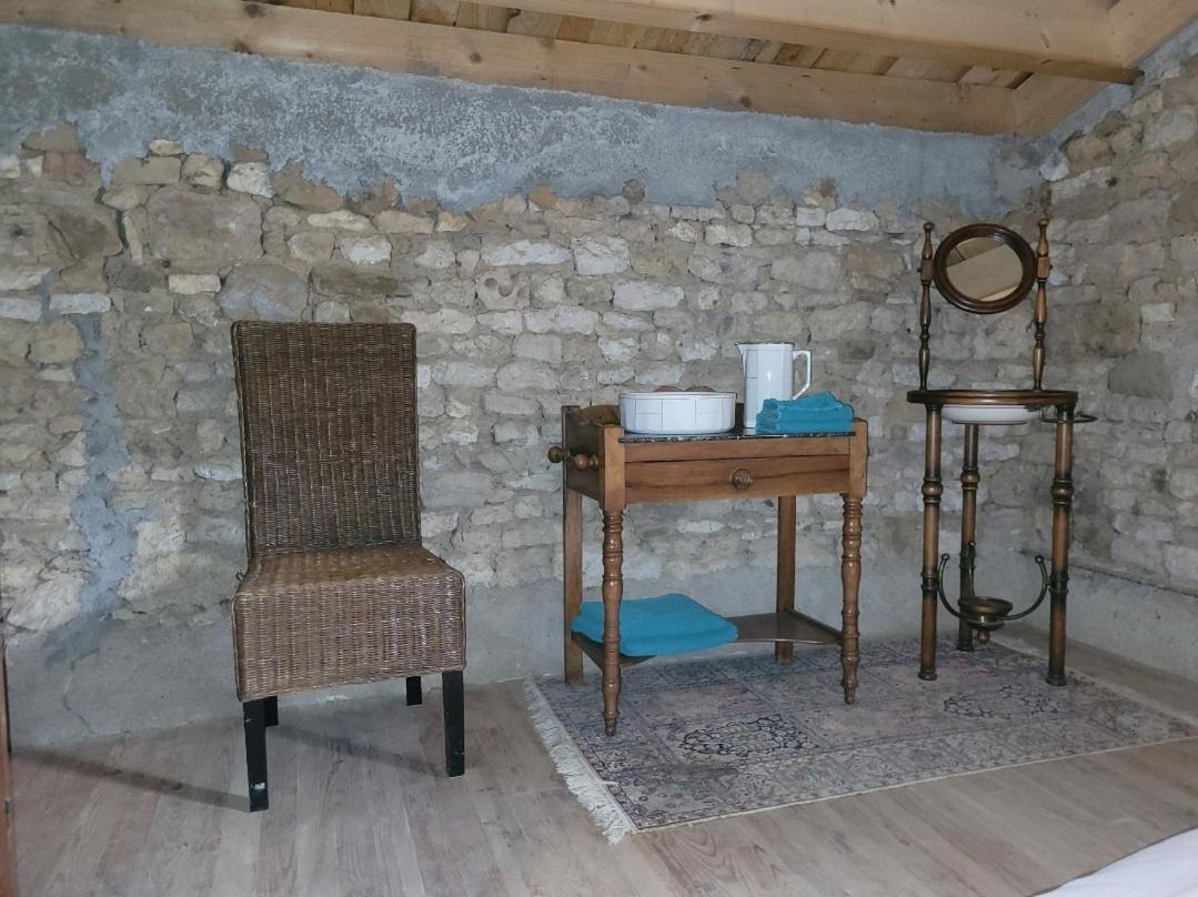 Nuit Insolite, Chambre Au Dessus D'Une Etable La Chapelle-Themer Екстериор снимка